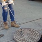 Herramienta magnetica articulada para levantar arquetas